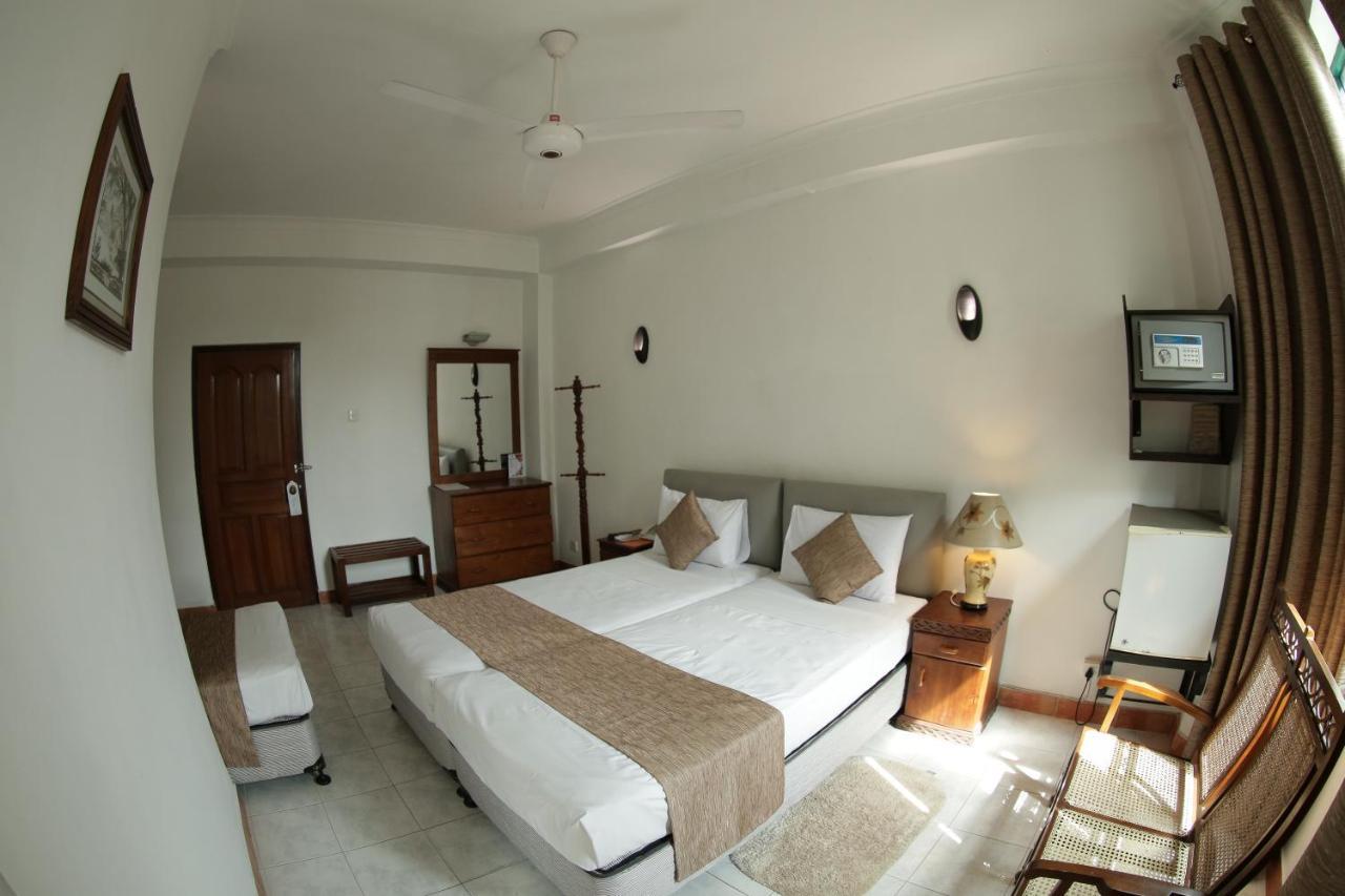 The Royal Mall Kandy Bagian luar foto