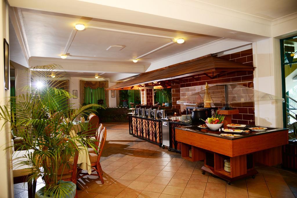 The Royal Mall Kandy Bagian luar foto