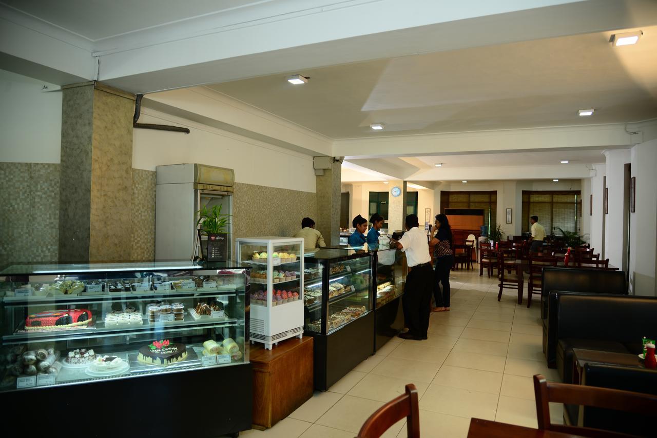 The Royal Mall Kandy Bagian luar foto