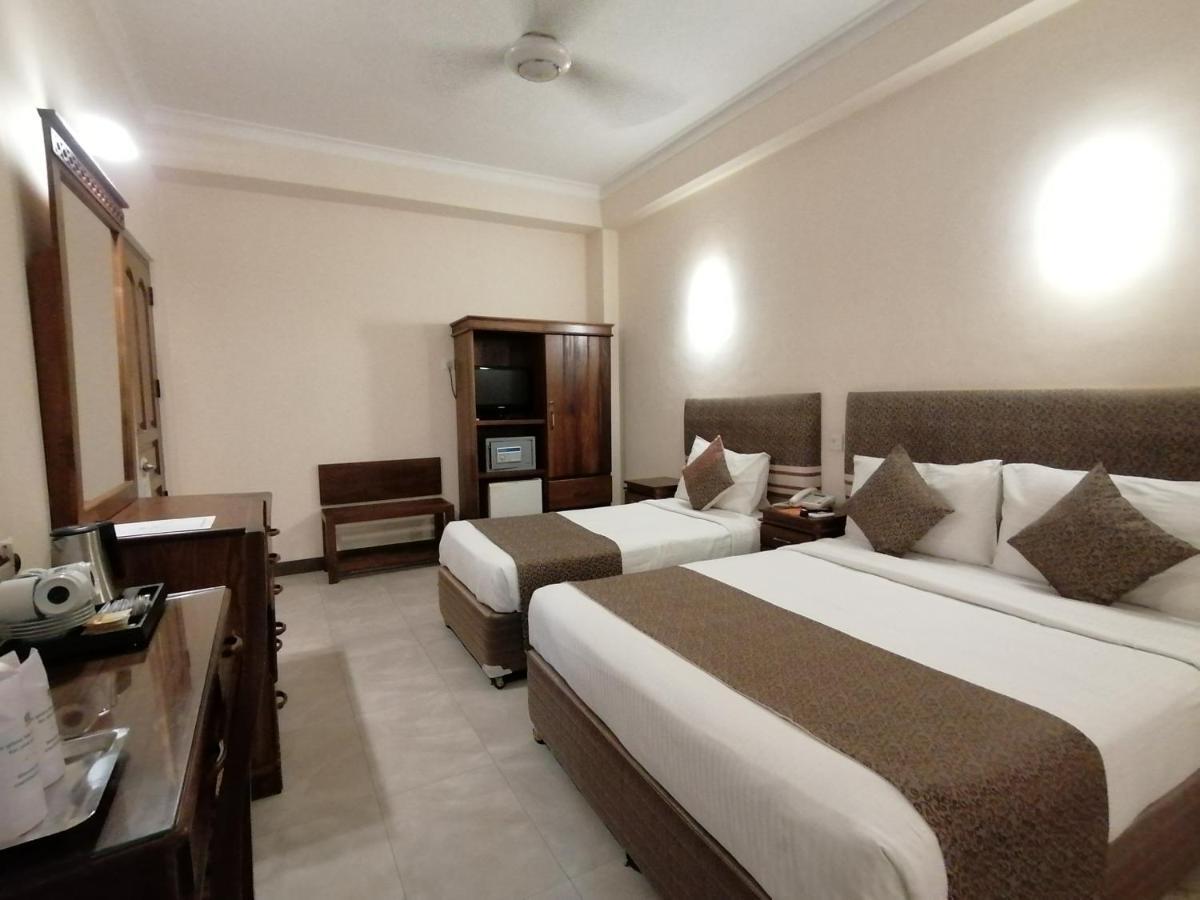The Royal Mall Kandy Bagian luar foto