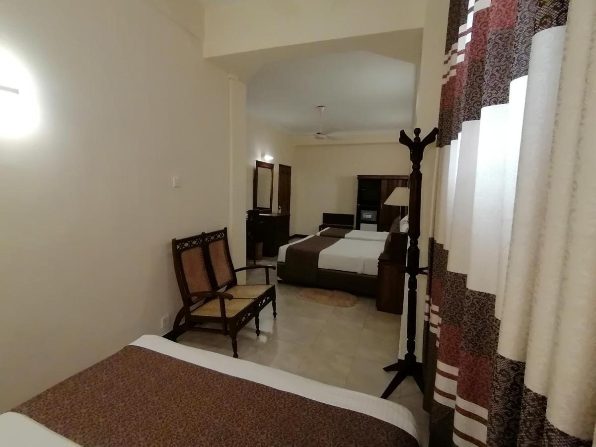 The Royal Mall Kandy Bagian luar foto