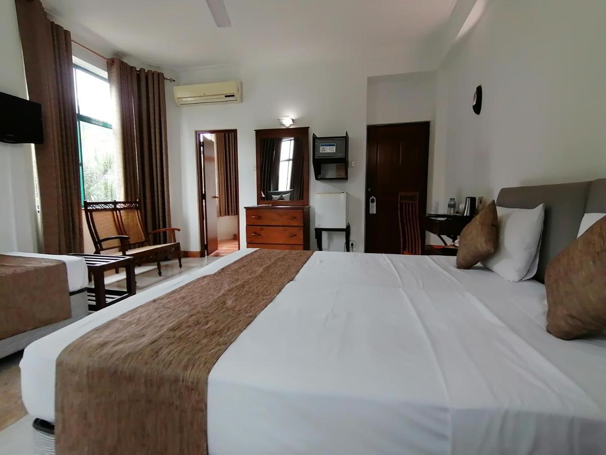 The Royal Mall Kandy Bagian luar foto