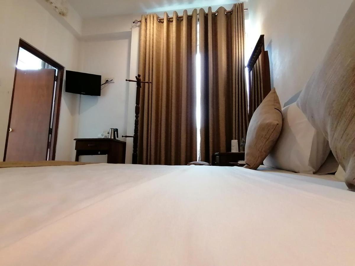 The Royal Mall Kandy Bagian luar foto