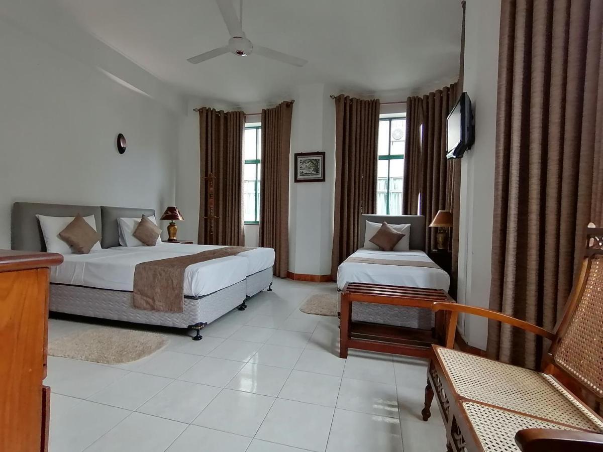 The Royal Mall Kandy Bagian luar foto