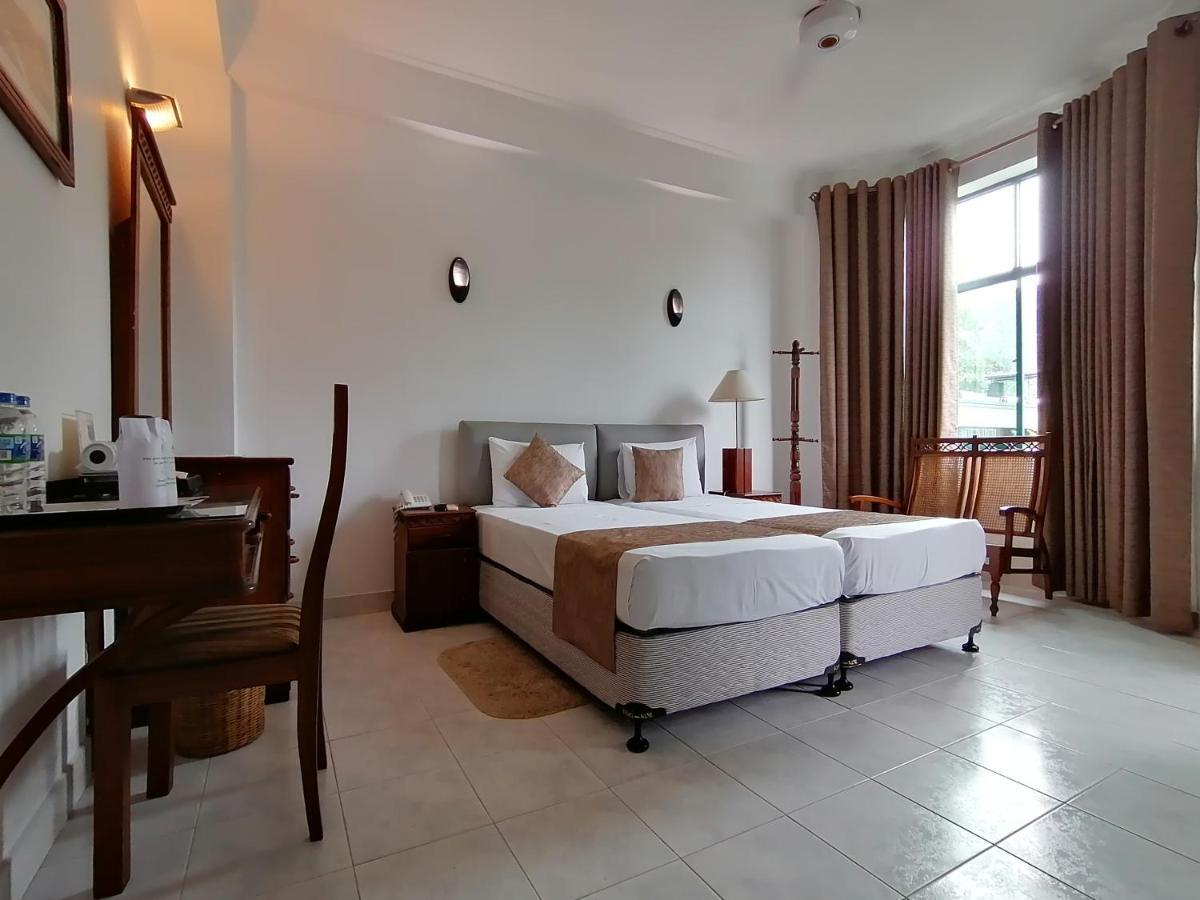 The Royal Mall Kandy Bagian luar foto